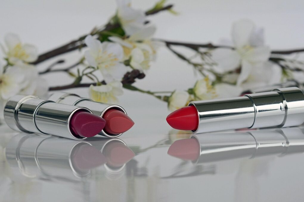 Ultimate Guide to Lipstick: Mastering Application, Choosing Shades, and Long-lasting Techniques for Flawless Beauty Makeup